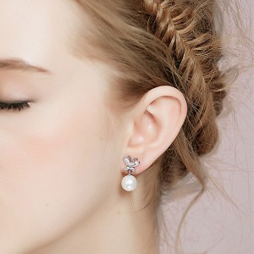 elegant-butterfly-pearl-bride-earring-studs-EWAER030-2-300x300